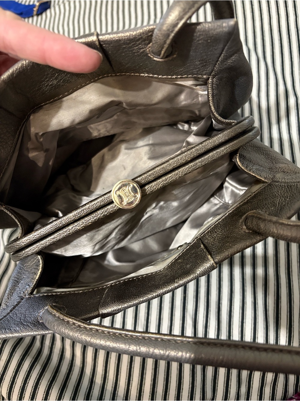 Metallic Leather vintage Celine shoulder bag - Picture 10 of 16